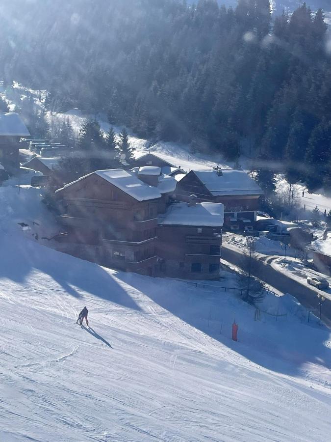 Meribel Centre La Chaudanne - Chalet Épervière - 3 bedrooms ski in&out apartment - 1 minute to main ski lifts, 5 minutes walk to center of Méribel Exterior foto