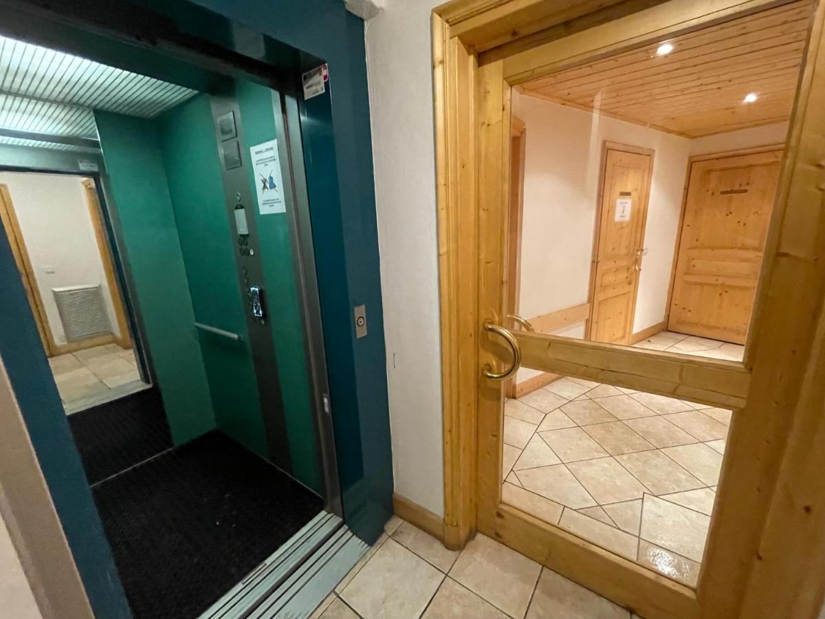 Meribel Centre La Chaudanne - Chalet Épervière - 3 bedrooms ski in&out apartment - 1 minute to main ski lifts, 5 minutes walk to center of Méribel Exterior foto