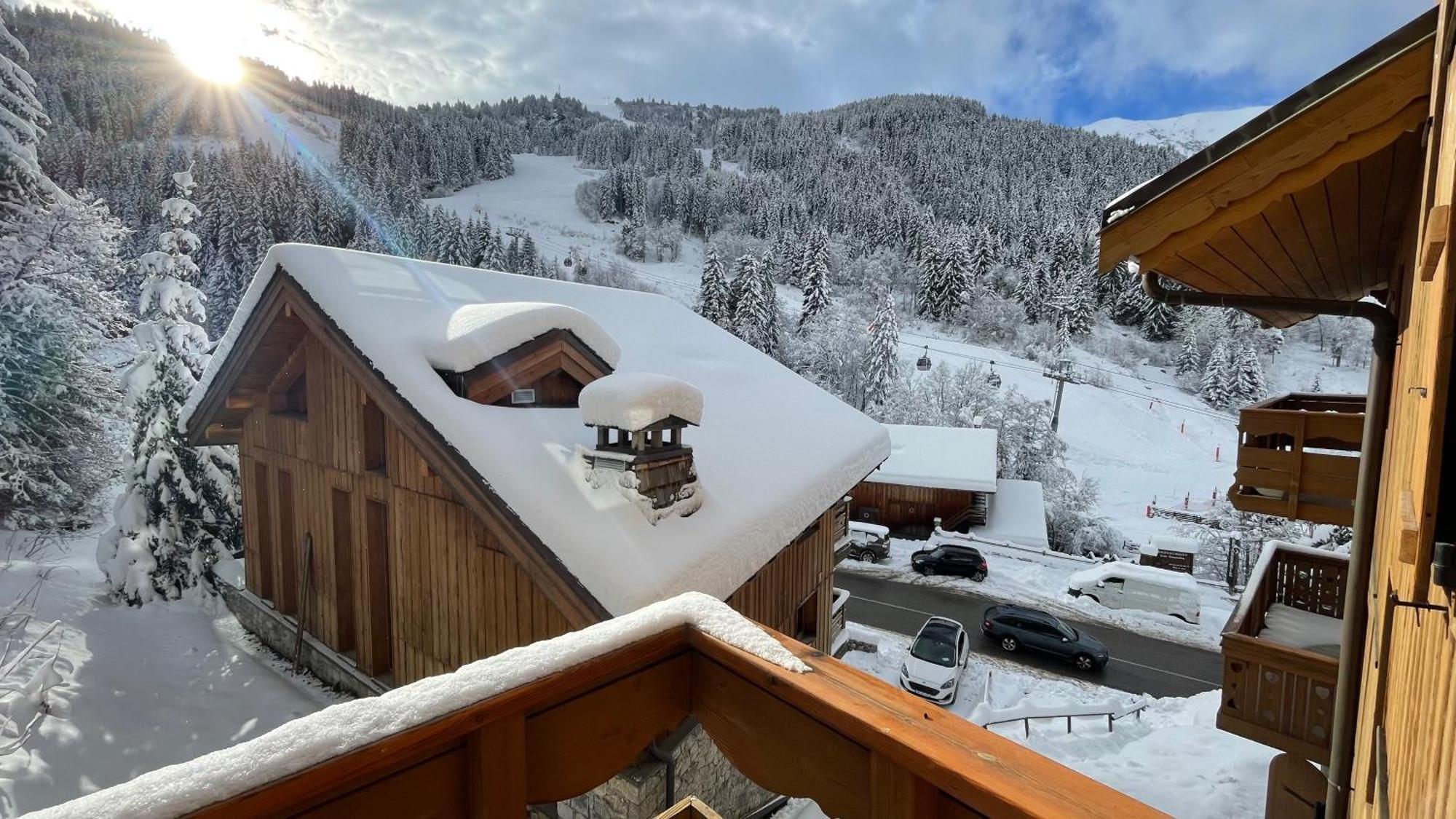 Meribel Centre La Chaudanne - Chalet Épervière - 3 bedrooms ski in&out apartment - 1 minute to main ski lifts, 5 minutes walk to center of Méribel Exterior foto