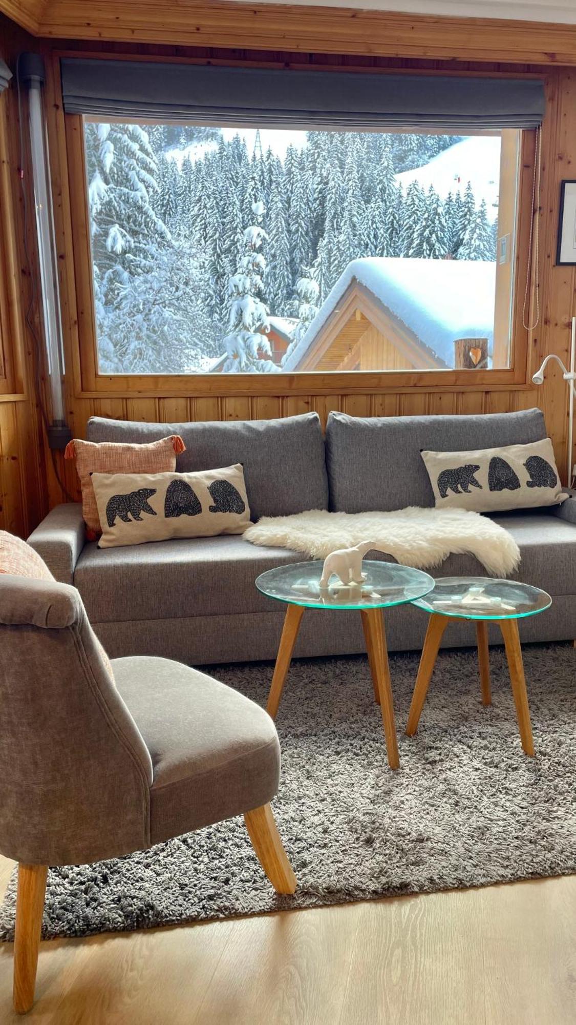 Meribel Centre La Chaudanne - Chalet Épervière - 3 bedrooms ski in&out apartment - 1 minute to main ski lifts, 5 minutes walk to center of Méribel Exterior foto