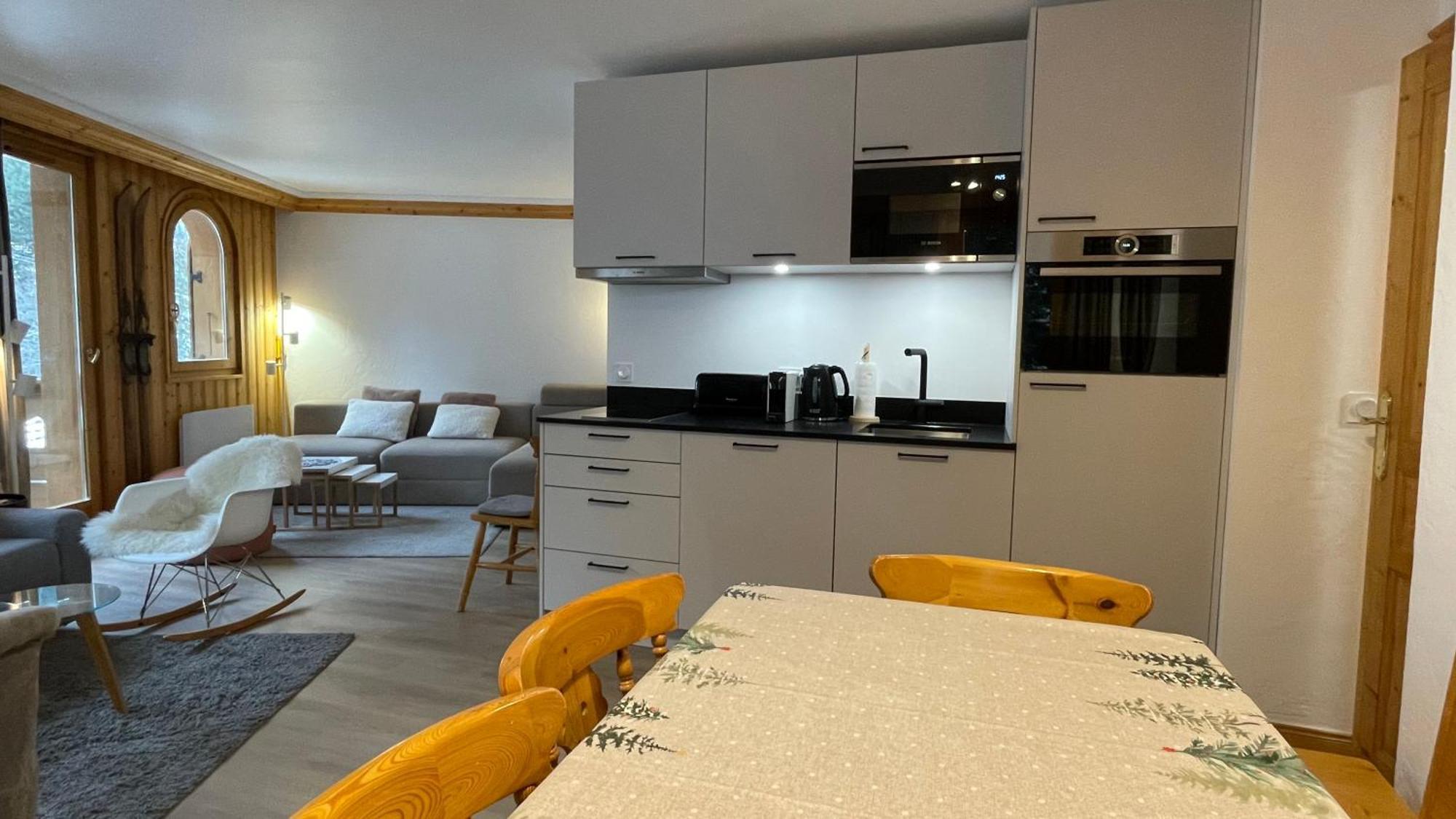 Meribel Centre La Chaudanne - Chalet Épervière - 3 bedrooms ski in&out apartment - 1 minute to main ski lifts, 5 minutes walk to center of Méribel Exterior foto