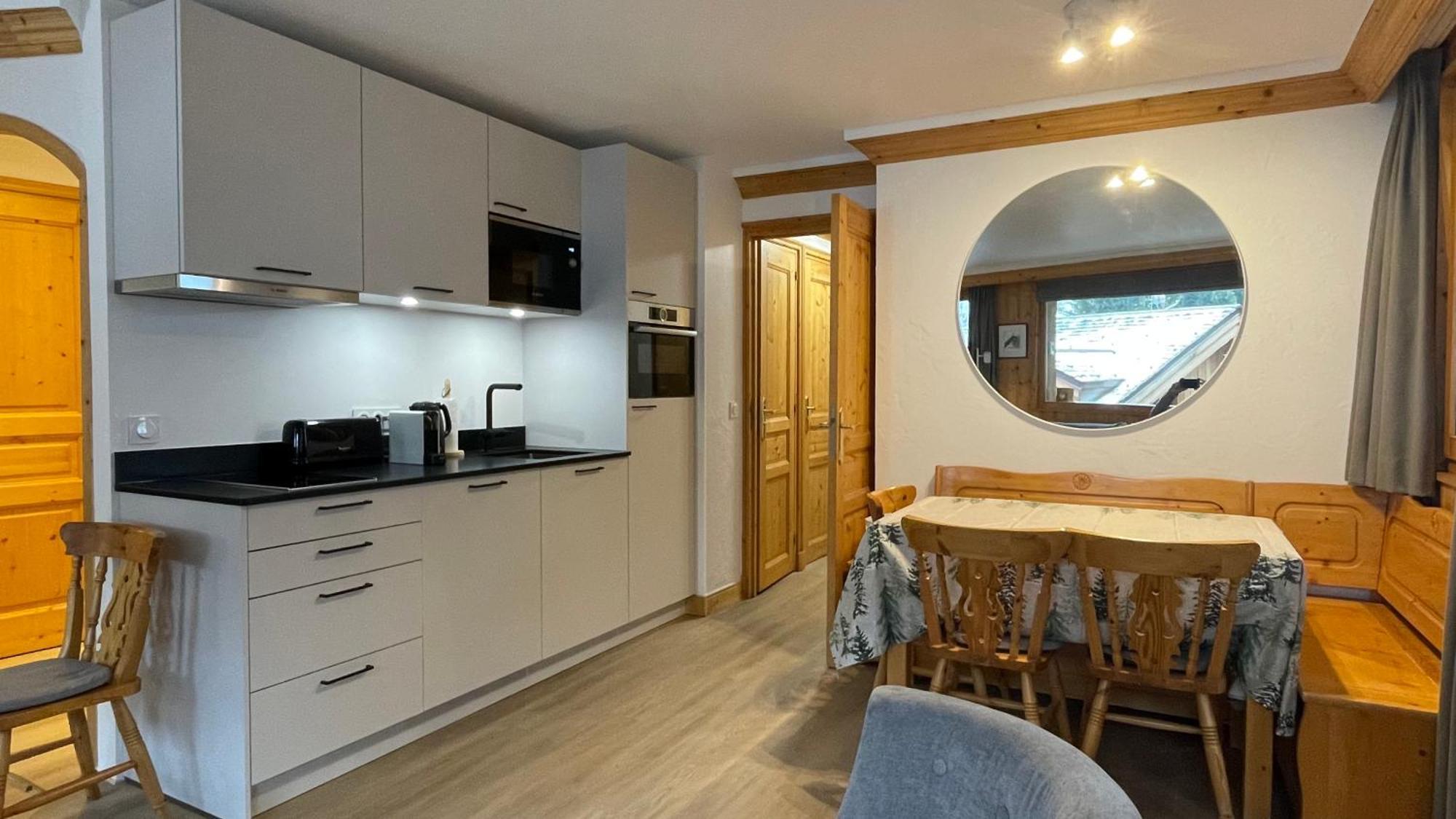 Meribel Centre La Chaudanne - Chalet Épervière - 3 bedrooms ski in&out apartment - 1 minute to main ski lifts, 5 minutes walk to center of Méribel Exterior foto