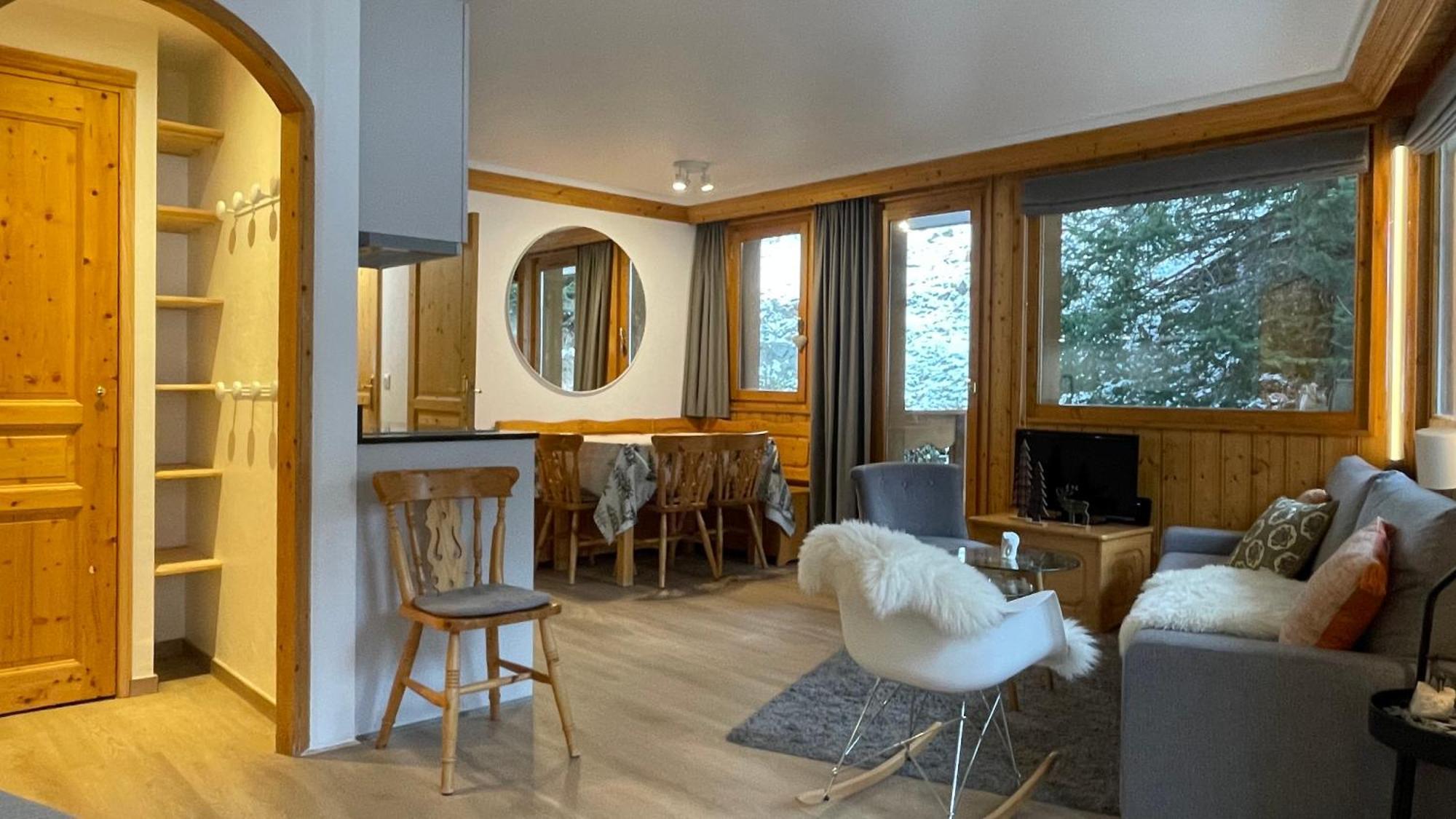 Meribel Centre La Chaudanne - Chalet Épervière - 3 bedrooms ski in&out apartment - 1 minute to main ski lifts, 5 minutes walk to center of Méribel Exterior foto