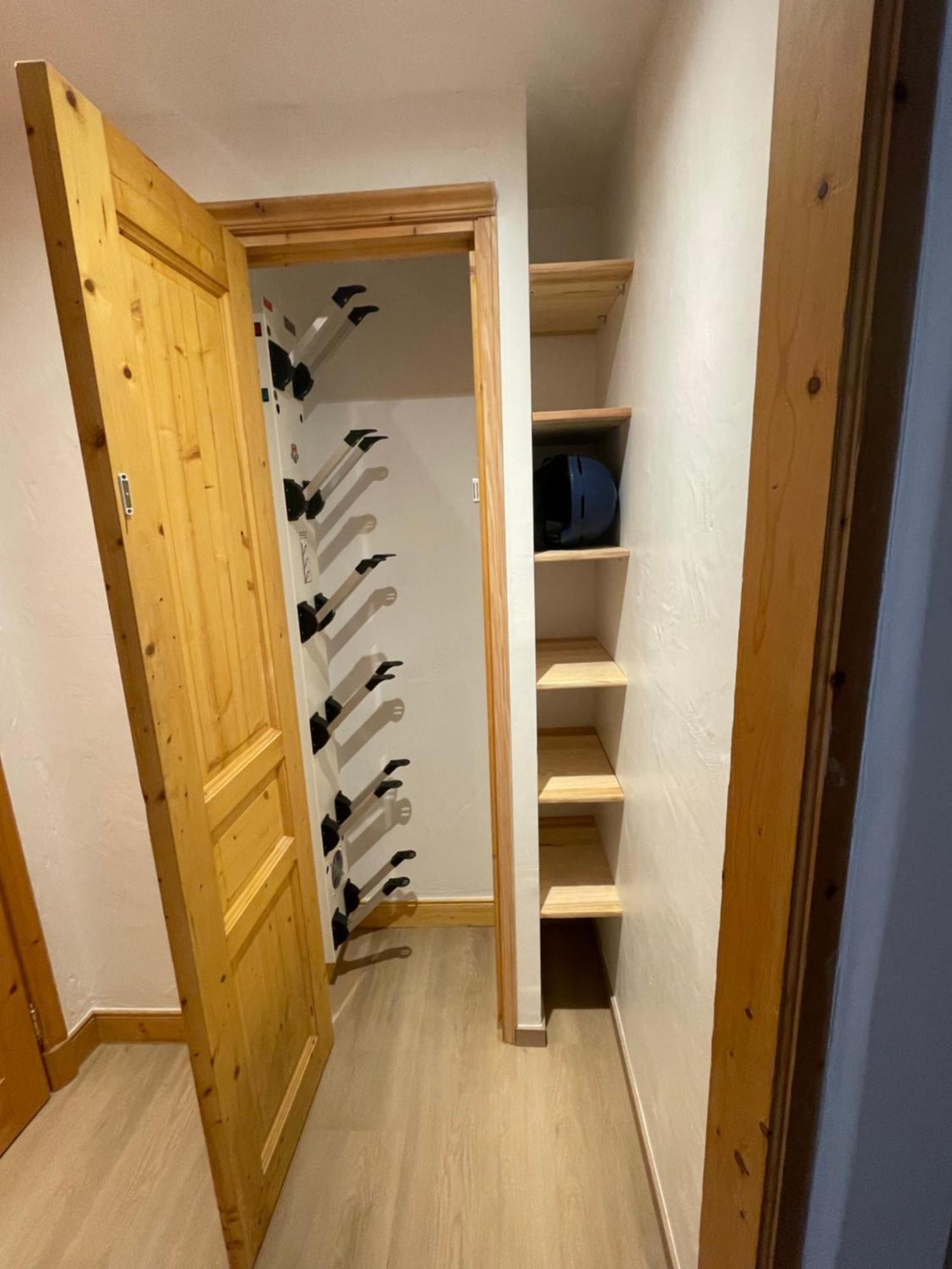 Meribel Centre La Chaudanne - Chalet Épervière - 3 bedrooms ski in&out apartment - 1 minute to main ski lifts, 5 minutes walk to center of Méribel Exterior foto