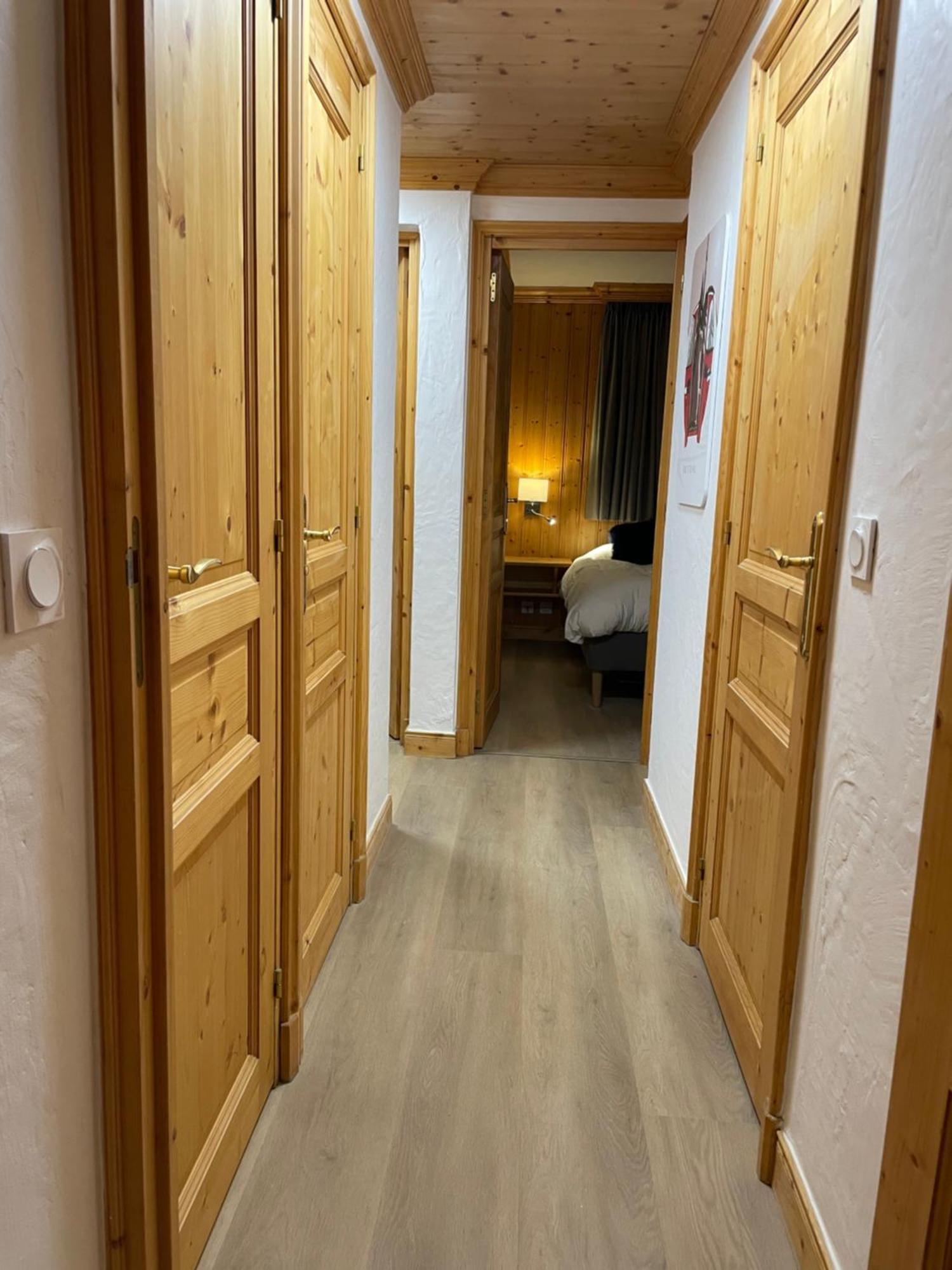 Meribel Centre La Chaudanne - Chalet Épervière - 3 bedrooms ski in&out apartment - 1 minute to main ski lifts, 5 minutes walk to center of Méribel Exterior foto